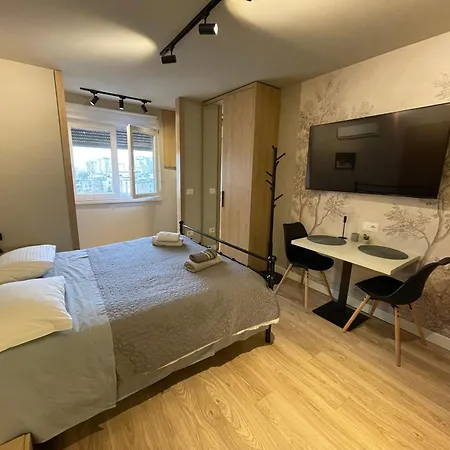 Piazza Center Chic App - Enjoy Travel Apartamento Tirana
