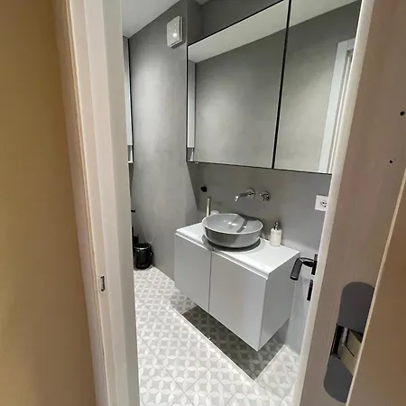 Piazza Center Chic App - Enjoy Travel تيرانا