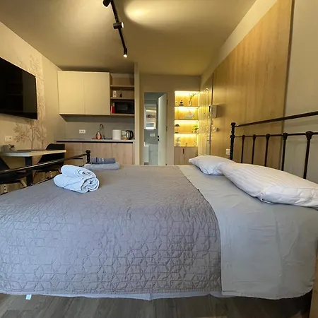 Piazza Center Chic App - Enjoy Travel Apartamento Tirana