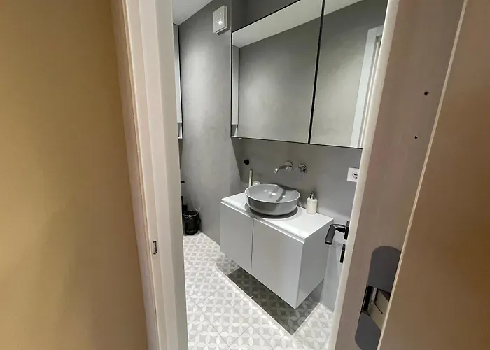 Piazza Center Chic App - Enjoy Travel تيرانا