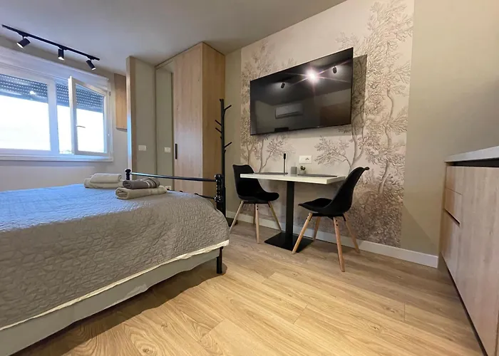 Piazza Center Chic App - Enjoy Travel * Tirana