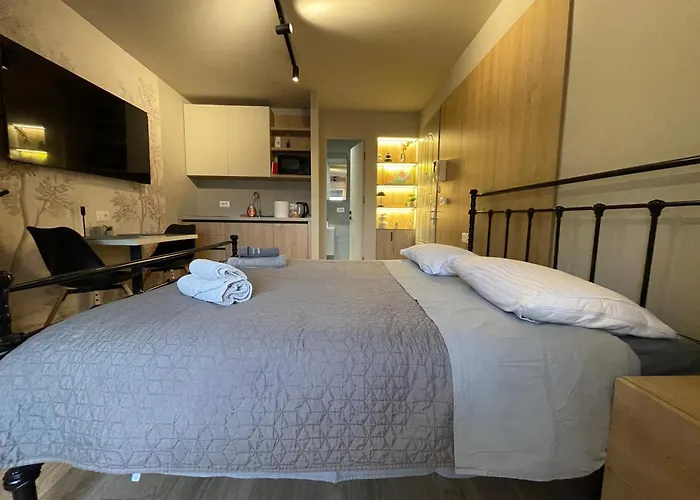 Piazza Center Chic App - Enjoy Travel Apartmán Tirana