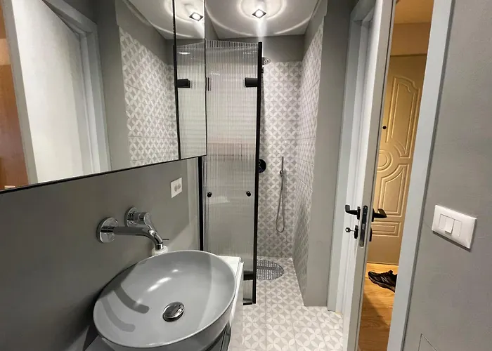 Piazza Center Chic App - Enjoy Travel * Tirana