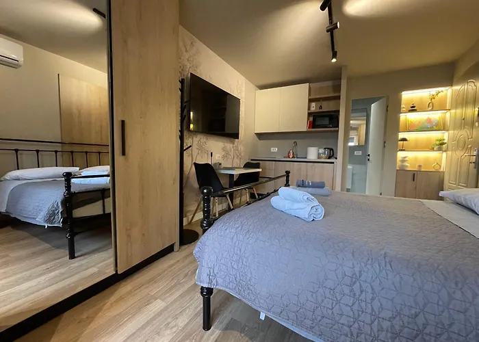 Piazza Center Chic App - Enjoy Travel * Tirana